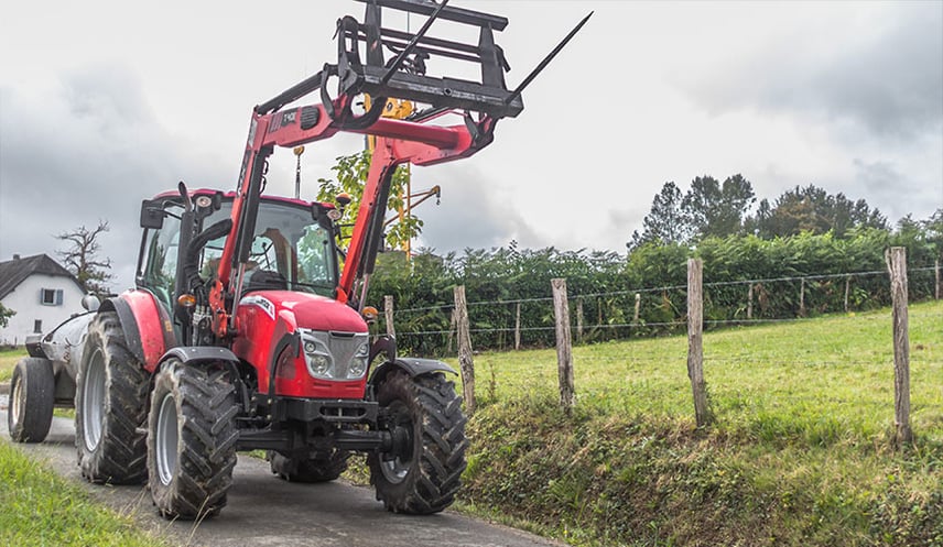 Adapt agricultural tyre pressure for transport by road