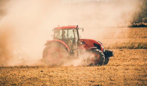 What causes an agricultural tyre to rotate on the rim?