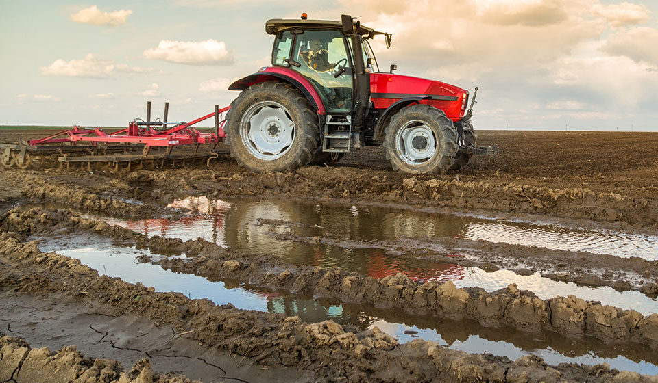 Which is the best agricultural tyre for clay soil