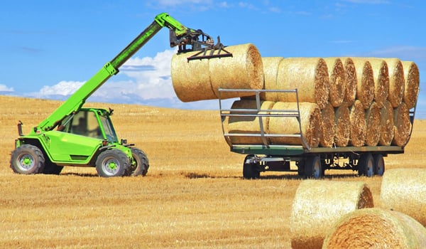 Which agricultural tyres to choose for handling operations and loaders
