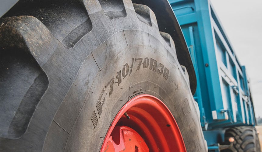 Maxi Traction IF tyre with a sturdy casing and more flexible sidewalls