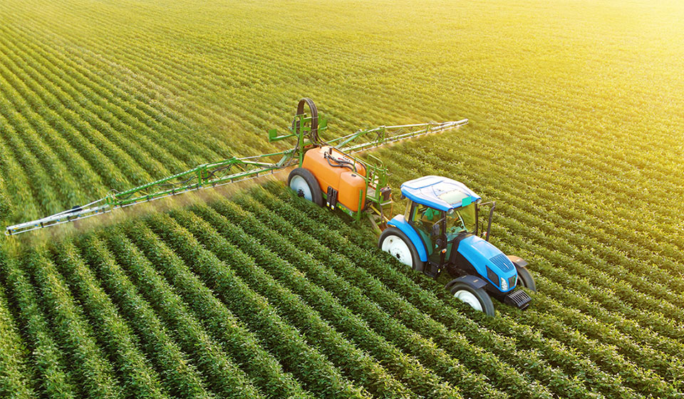 Narrow tyres to circulate easily between rows