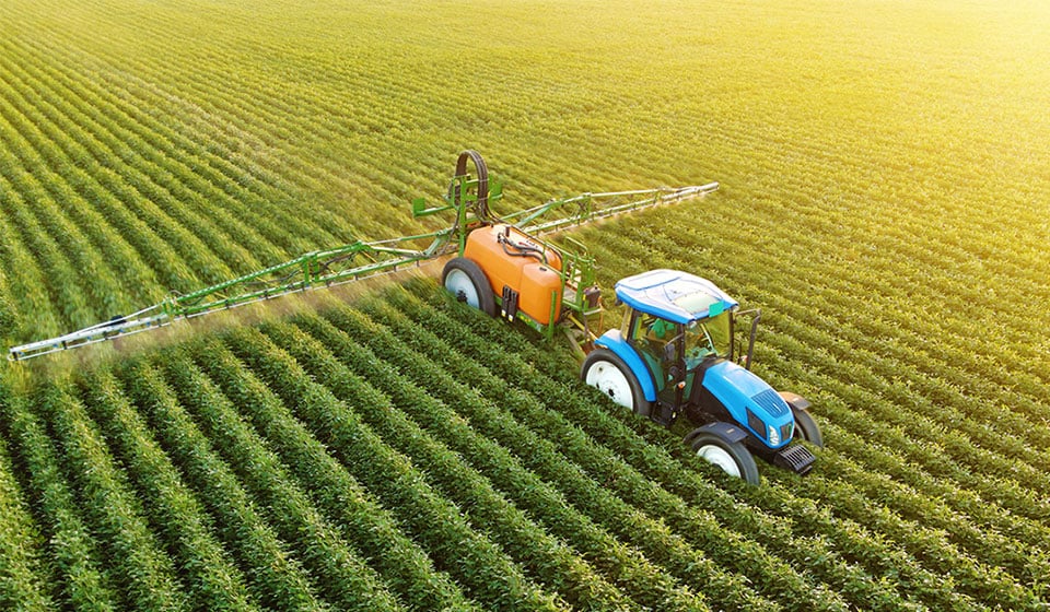 Narrow tyres to circulate easily between rows