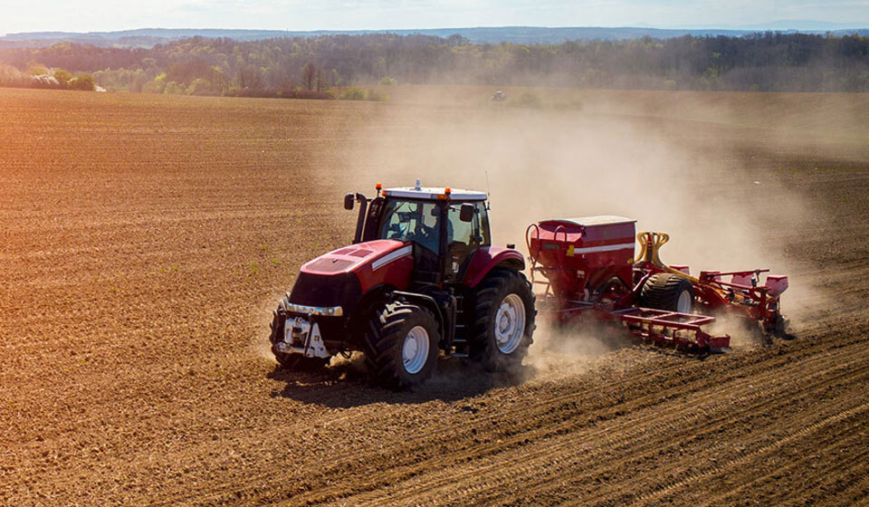 Wide Maxi Traction IF tyres to optimise your tractor’s power-to-weight ratio